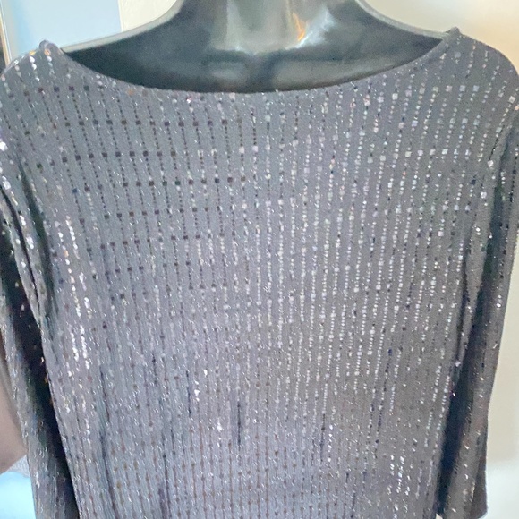 Black sequence top. Very shinny - Picture 1 of 5